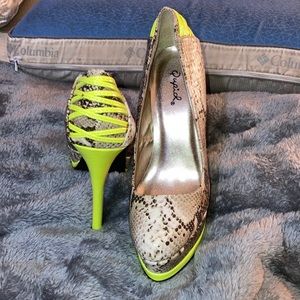 Size 7 1/2 neon heals